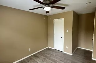 6910 Bayou Crest Dr, Houston, TX 77088 - Photo 16