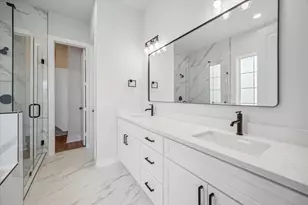 1037 W 17th St, Houston, TX 77008 - Photo 4