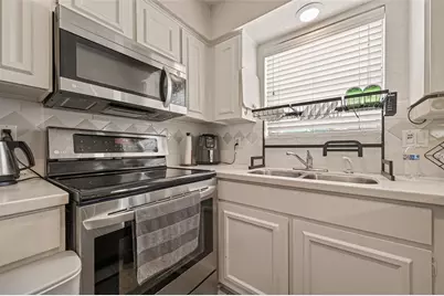 14769 Perthshire Road, Houston, TX 77079 - Photo 12