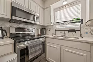 14769 Perthshire Rd, Houston, TX 77079 - Photo 12