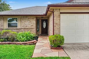 2909 Forest Hills Dr, League City, TX 77573 - Photo 2