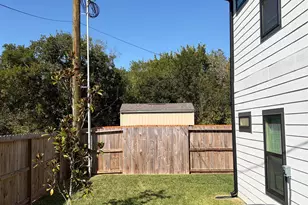 3105 Grassmere St, Houston, TX 77051 - Photo 6