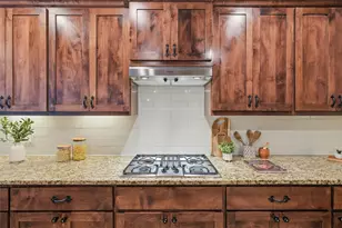 233 W 26th St, Houston, TX 77008 - Photo 12