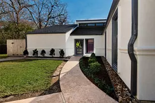 46 N Autumnwood Way, The Woodlands, TX 77380 - Photo 2