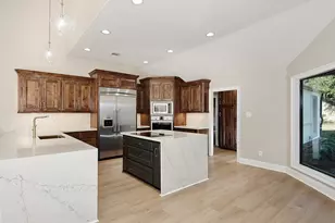 46 N Autumnwood Way, The Woodlands, TX 77380 - Photo 8