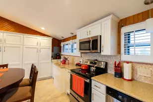 1417 8th St, Dickinson, TX 77539 - Photo 14