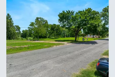 950 Robson, Columbus, TX 78934 - Photo 26