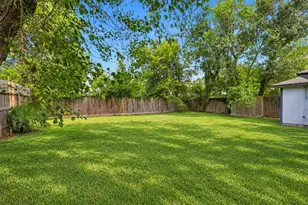 5635 Belarbor St, Houston, TX 77033 - Photo 20