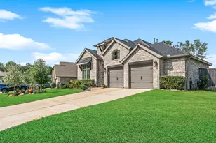 325 Sky Top Dr, Montgomery, TX 77316 - Photo 2