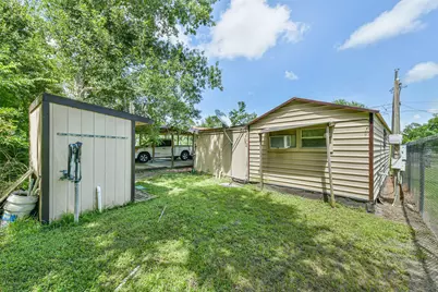 218 Shady Oaks, Alvin, TX 77511 - Photo 4
