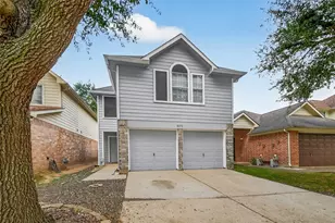 8253 Fuqua Gardens Dr, Houston, TX 77075 - Photo 2