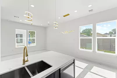 7558 Dyer Street, Houston, TX 77088 - Photo 6