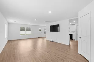 8631 Bar Hbr Dr, Baytown, TX 77521 - Photo 4