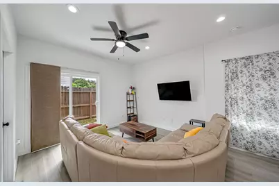 4011 King Street, Houston, TX 77026 - Photo 8