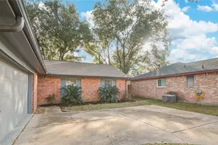 6722 Lynngate Dr, Spring, TX 77373 - Photo 4