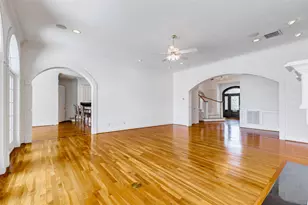 10713 Greenwillow St, Houston, TX 77035 - Photo 12