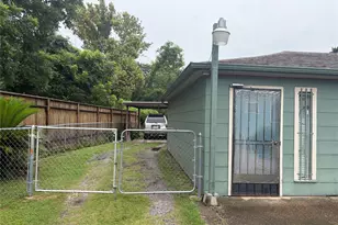 9916 Fulton St, Houston, TX 77076 - Photo 26