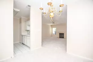 9800 Pagewood Ln, Houston, TX 77042 - Photo 10