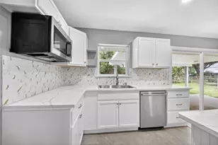 11226 Huggins Dr, Houston, TX 77035 - Photo 12