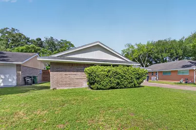11226 Huggins Drive, Houston, TX 77035 - Photo 2