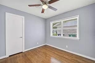 11226 Huggins Dr, Houston, TX 77035 - Photo 18