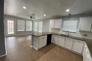 7022 Leaders Crossing Dr, Houston, TX 77072 - Photo 6