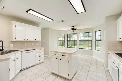 105 Washington Avenue, Clute, TX 77531 - Photo 8