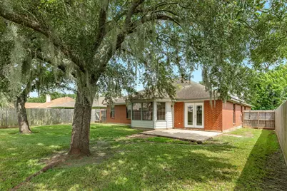 105 Washington Avenue, Clute, TX 77531 - Photo 18