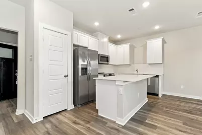 313 N Centro Circle, Shenandoah, TX 77385 - Photo 6