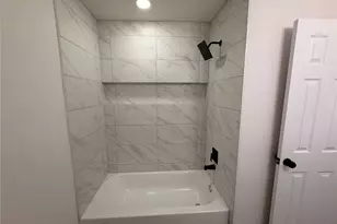 5842 Beldart St, Houston, TX 77033 - Photo 8