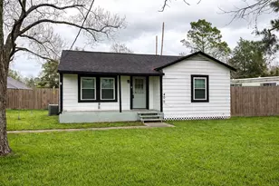 406 N Fig St, Sweeny, TX 77480 - Photo 2