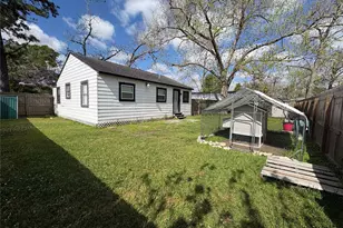 406 N Fig St, Sweeny, TX 77480 - Photo 4