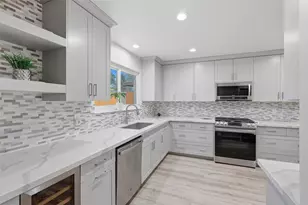 12019 Plumbrook Dr, Houston, TX 77099 - Photo 10