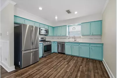 606 Warsaw St, Bayou Vista, TX 77563 - Photo 14