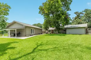 320 Linden Ln, Lake Jackson, TX 77566 - Photo 32