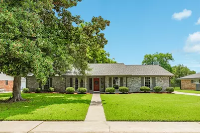 320 Linden Lane, Lake Jackson, TX 77566 - Photo 1