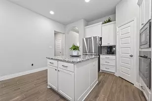 561 Cedar Harbor Ct, Conroe, TX 77304 - Photo 12