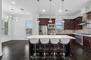734 W 20th St, Houston, TX 77008 - Photo 2