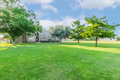 7502 Misty Meadow Court, Richmond, TX 77469 - Photo 2