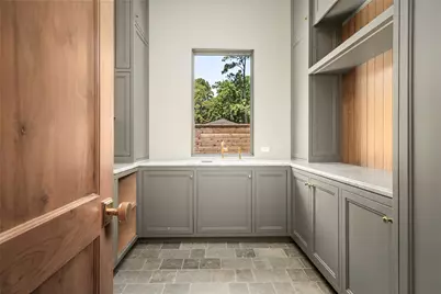 521 Trails End Street, Houston, TX 77024 - Photo 16