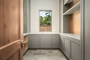 521 Trails End St, Houston, TX 77024 - Photo 16