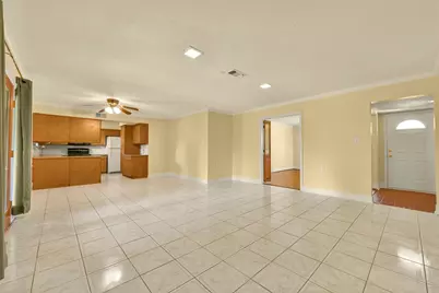 523 Oakdale Avenue, Shoreacres, TX 77571 - Photo 2