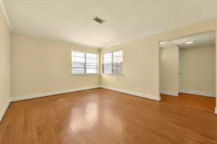 523 Oakdale Ave, Shoreacres, TX 77571 - Photo 4