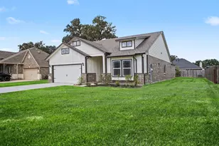 2247 River Oaks Dr, West Columbia, TX 77486 - Photo 2