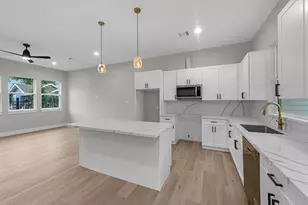 2348 Delafield St, Houston, TX 77023 - Photo 6
