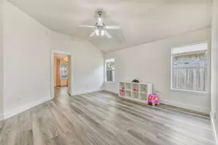994 Jefferson St, Alvin, TX 77511 - Photo 24