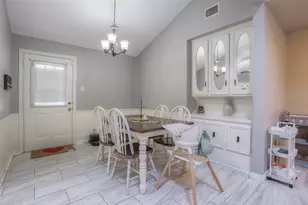 404 River Oaks Dr, Huntsville, TX 77340 - Photo 8