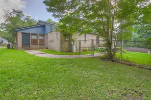 404 River Oaks Dr, Huntsville, TX 77340 - Photo 36