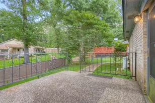 404 River Oaks Dr, Huntsville, TX 77340 - Photo 32