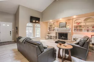 404 River Oaks Dr, Huntsville, TX 77340 - Photo 4